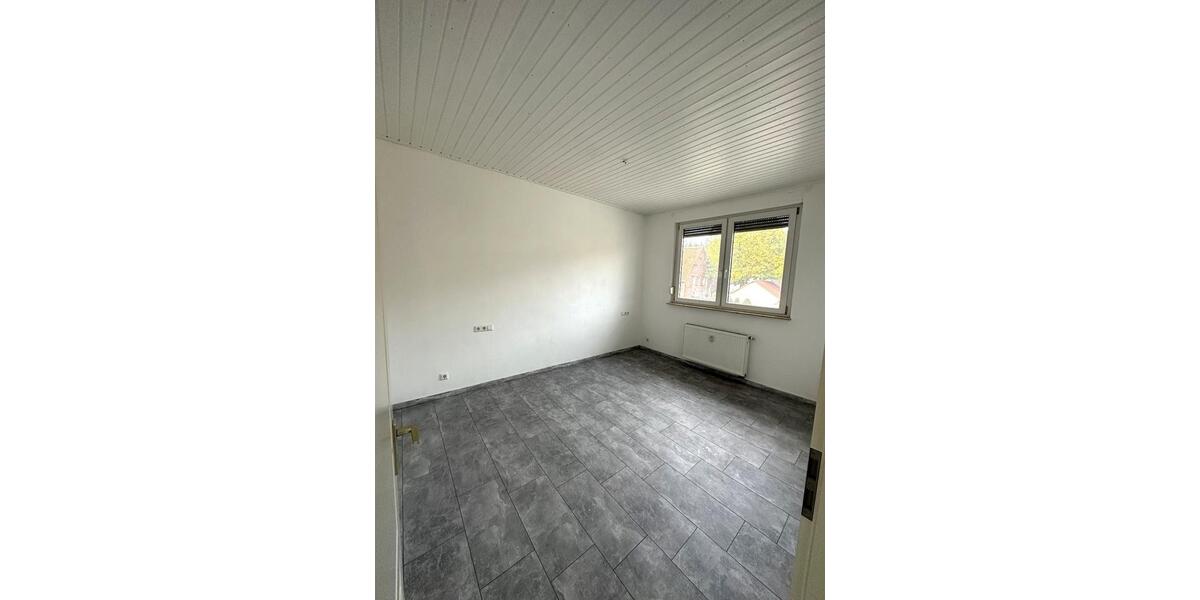Helle, renovierte 4-Zimmer-Wohnung mit Balkon und Einbauküche in 4 zimmer