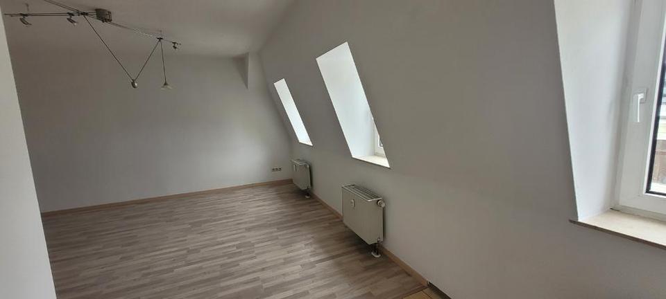 Dachgeschoßwohnung Plauen Bahnhofsvorstadt - 1 Zimmer, 32 m&sup2;, 180&euro; | Angebot:25054413