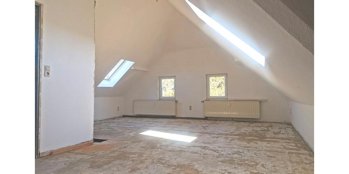 Dachgeschoßwohnung Oberlungwitz - 1 Zimmer, 48 m&sup2;, 280&euro; | Angebot:26286095