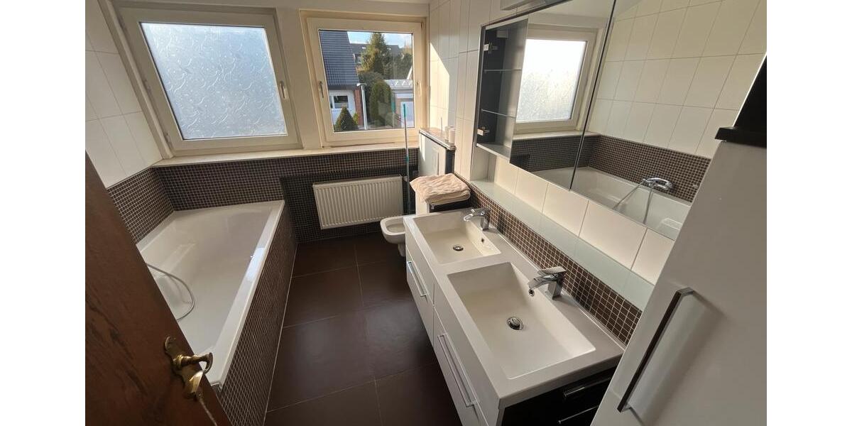 Dachgeschoßwohnung Herford Falkendiek - 6 Zimmer, 140 m&sup2;, 1.190&euro; | Angebot:25871318