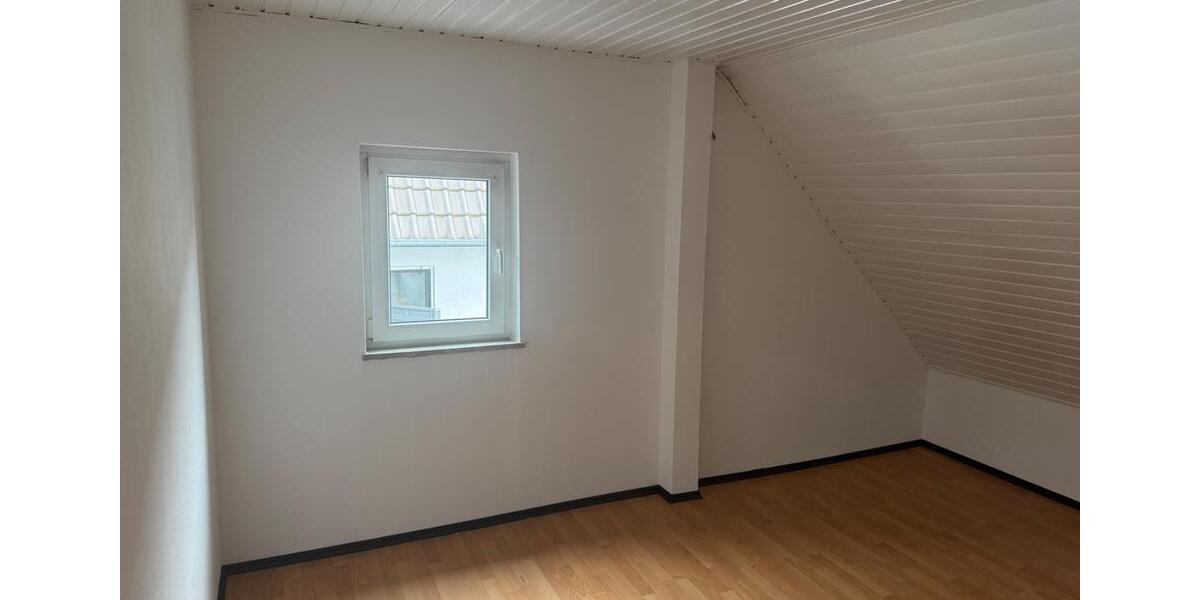 Dachgeschoßwohnung Hundsangen - 2 Zimmer, 65 m&sup2;, 500&euro; | Angebot:26321148