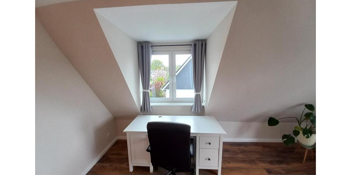 Einfamilienhaus Kiebitzreihe - 3 Zimmer, 126 m&sup2;, 1.500&euro; | Angebot:25861404