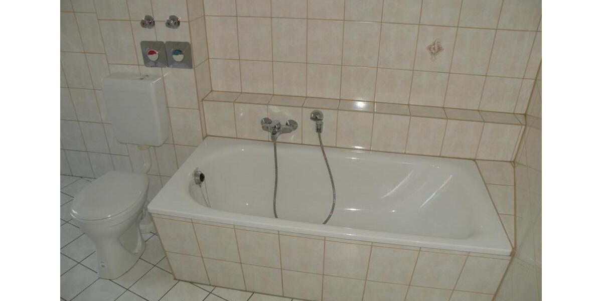 Erdgeschoßwohnung Werdau - 2 Zimmer, 51 m&sup2;, 245&euro; | Angebot:23466739