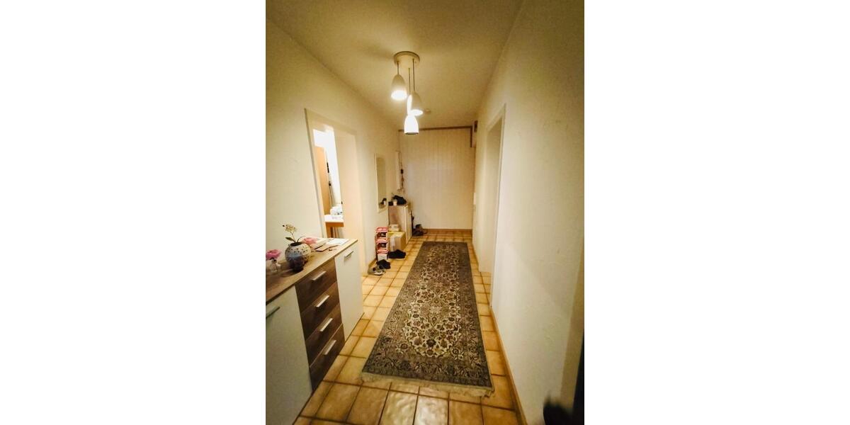 EG * Balkon * wird noch renoviert 3 zimmer