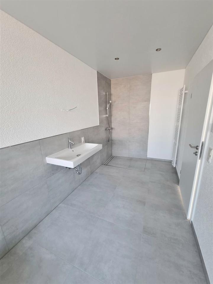 barrierefreie 3ZKB im EG ab 01.11.25 zur Miete frei, Miete warm 1.350€