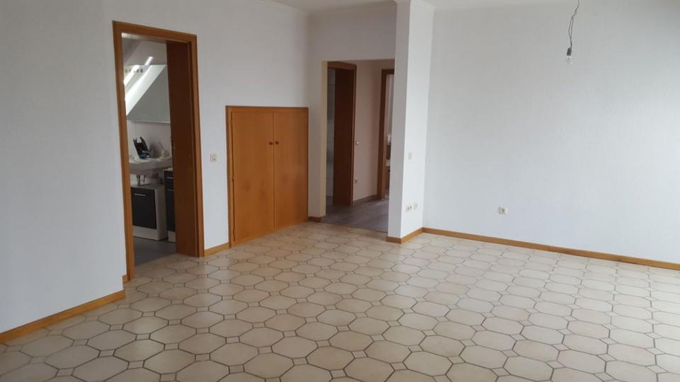 Helle Wohnung DG 120qm - Sudheim ab 01.04.2026 4 zimmer