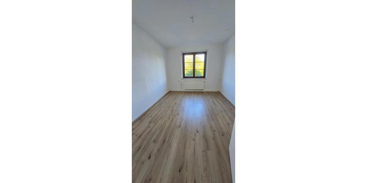 Etagenwohnung Hainichen - 3 Zimmer, 59 m&sup2;, 325&euro; | Angebot:24254644