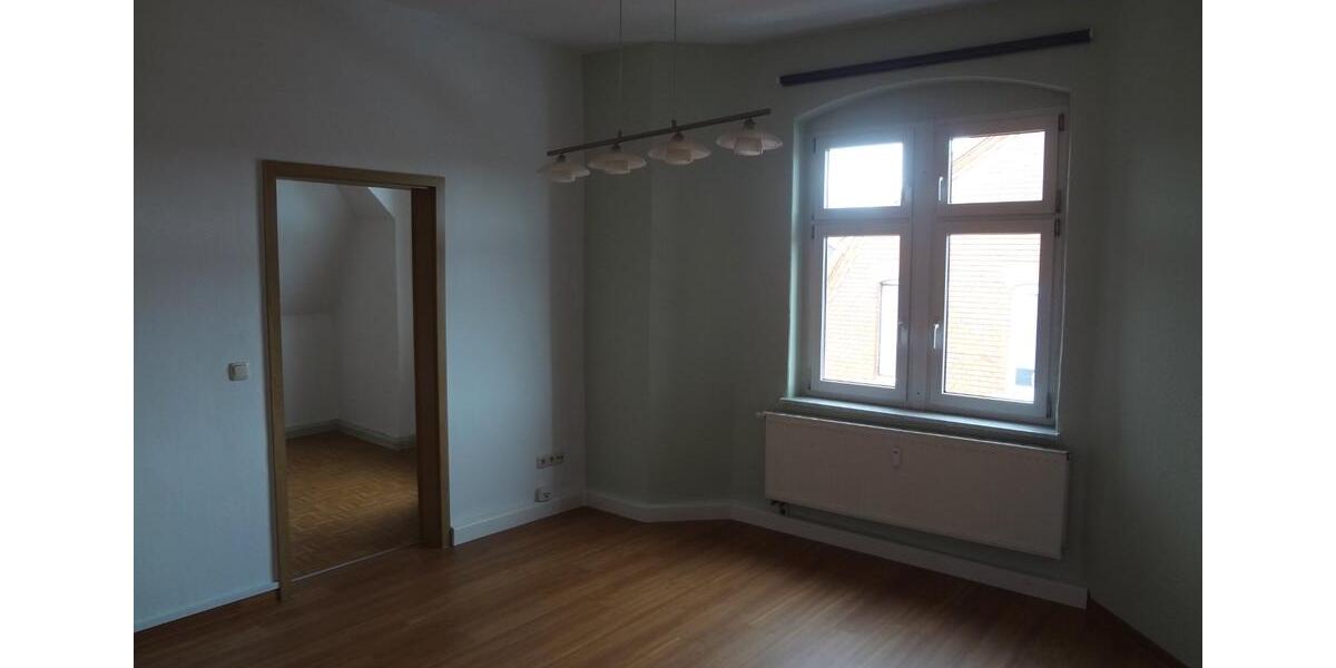 Dachgeschoßwohnung Zwickau - 2 Zimmer, 51 m&sup2;, 300&euro; | Angebot:26455406