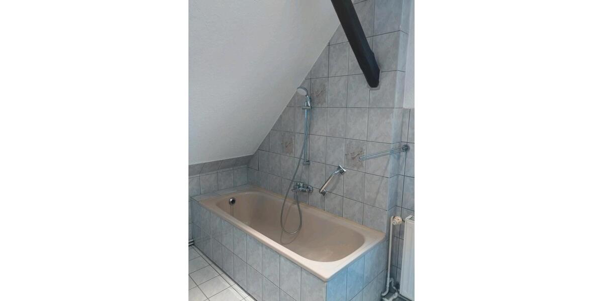Dachgeschoßwohnung Pegau - 2.5 Zimmer, 64 m&sup2;, 390&euro; | Angebot:26184603