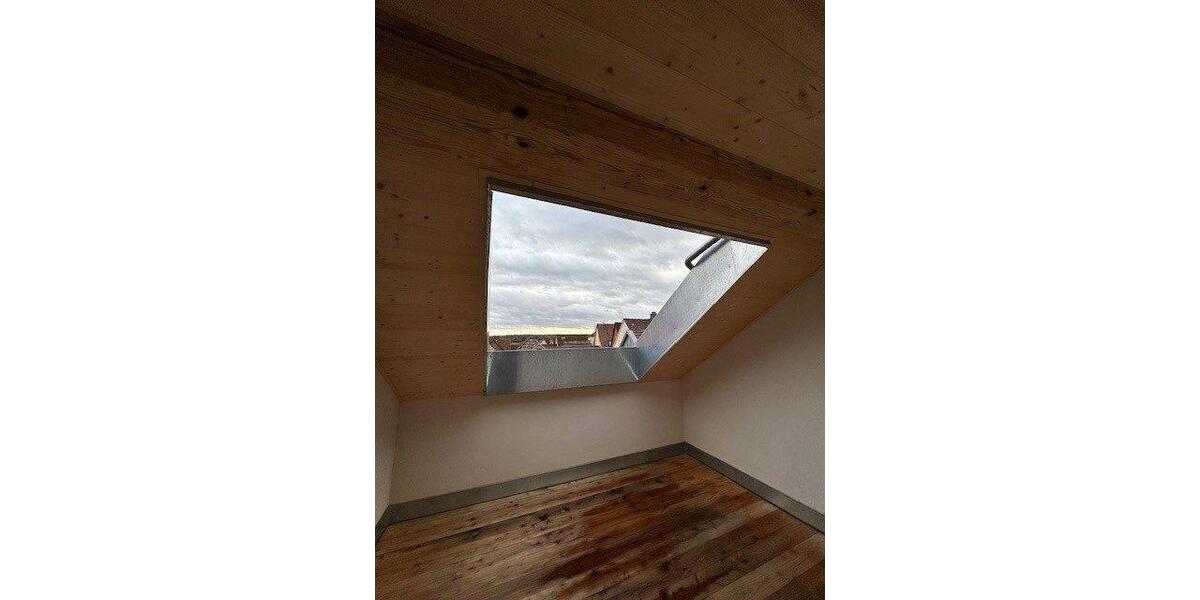 Dachgeschoßwohnung Maßbach - 3 Zimmer, 100 m&sup2;, 900&euro; | Angebot:26383213