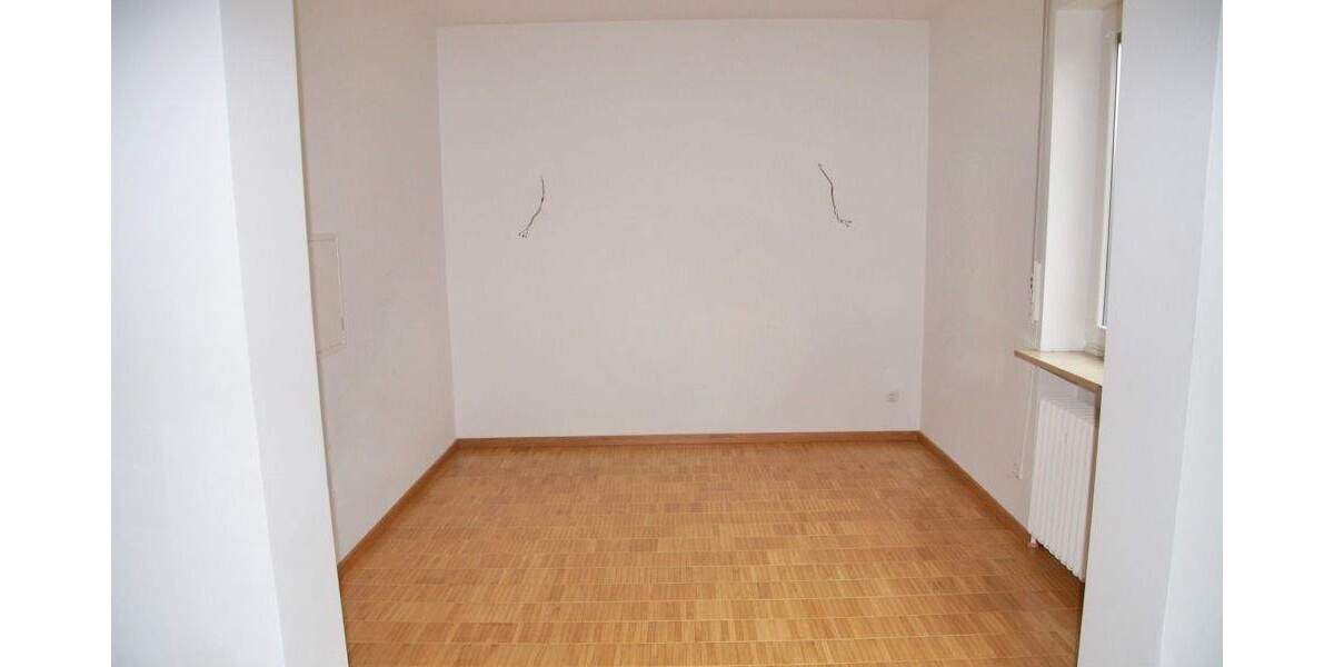 Etagenwohnung Zirndorf - 3 Zimmer, 105 m&sup2;, 1.200&euro; | Angebot:24780621