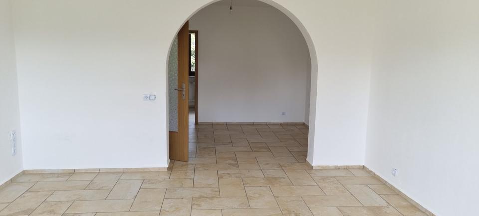 Neu sanierte EG-Wohnung (102m²) in einem ruhigen Vierfamilienhaus