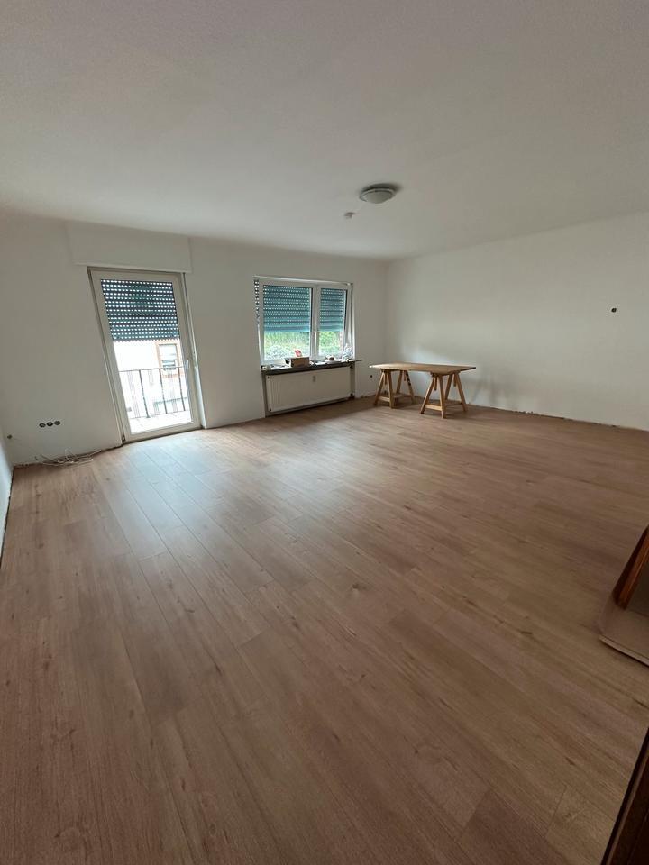 2-ZKB Wohnung mit Balkon und Einbauküche