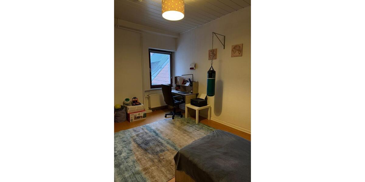 Etagenwohnung Blomberg - 5 Zimmer, 142 m&sup2;, 1.000&euro; | Angebot:25965175