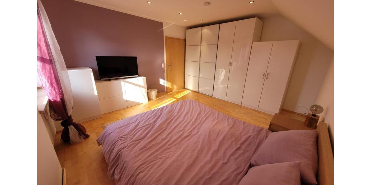 Dachgeschoßwohnung Allershausen - 3 Zimmer, 100 m&sup2;, 1.400&euro; | Angebot:25305072