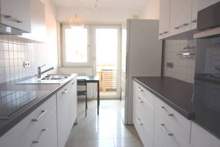 Renovierte, charmante City-Wohnung mit nwtg. Einbauküche und Balkonen