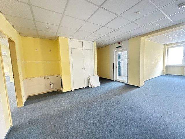 Gewerbeobjekt Landshut Industriegebiet - 1 Zimmer, 158 m&sup2;, 2.800&euro; | Angebot:25051661