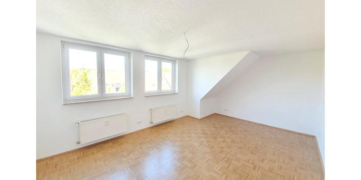 Dachgeschoßwohnung Essen Huttrop - 2.5 Zimmer, 61 m&sup2;, 680&euro; | Angebot:24878426