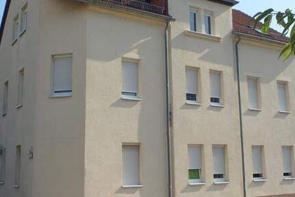 Preiswerte und gemütliche 3-Zimmer-Dachwohnung mit Laminat und Bad mit Dusche 3 zimmer