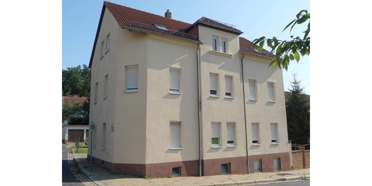 Preiswerte und gemütliche 3-Zimmer-Dachwohnung mit Laminat und Bad mit Dusche 3 zimmer