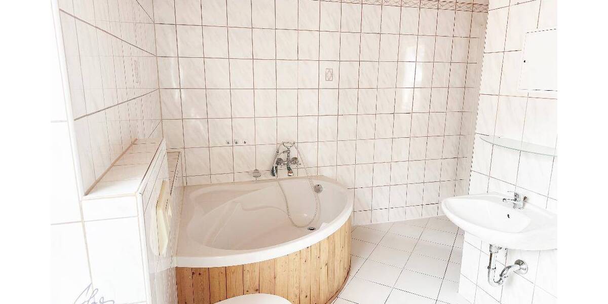 Etagenwohnung Riesa Gröba - 6 Zimmer, 127 m&sup2;, 950&euro; | Angebot:26556321