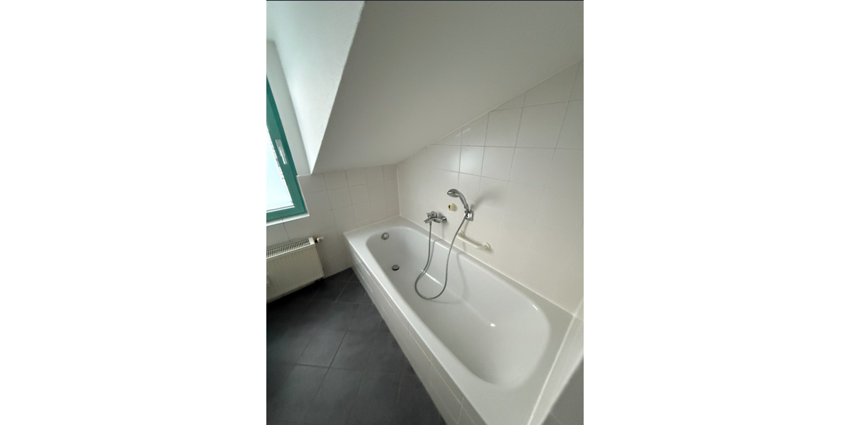 Etagenwohnung Hofheim am Taunus - 3 Zimmer, 120 m&sup2;, 1.200&euro; | Angebot:25544452