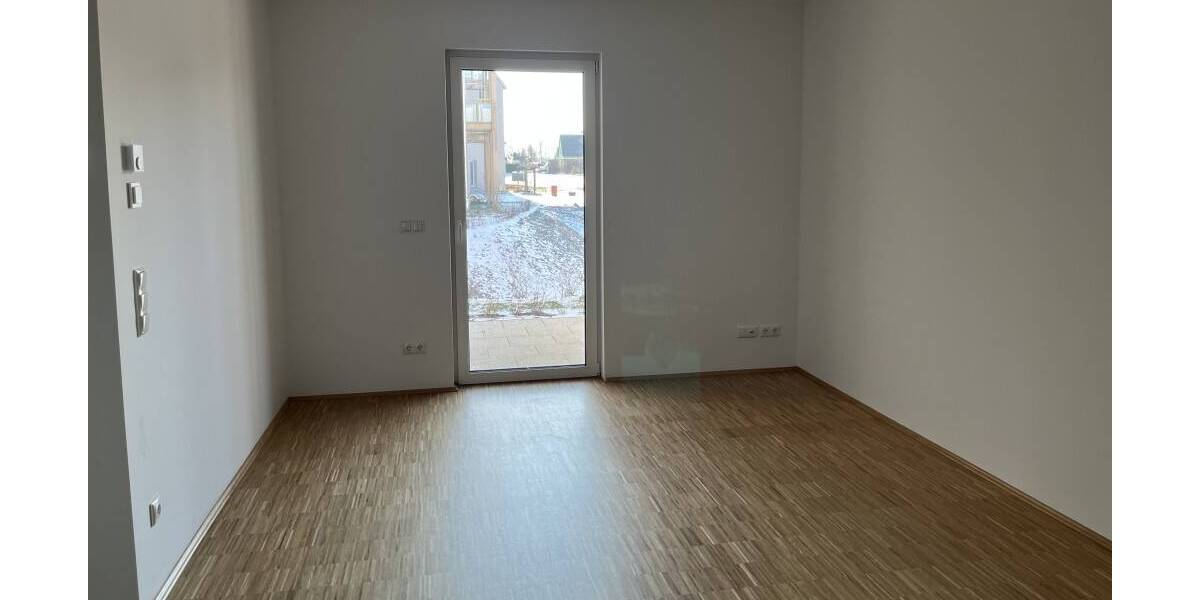 Etagenwohnung Arnsdorf - 2 Zimmer, 42 m&sup2;, 555&euro; | Angebot:25709018