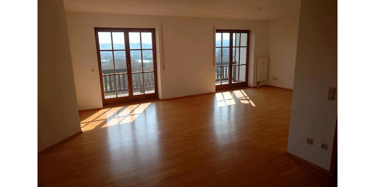 Etagenwohnung Bayerbach - 4 Zimmer, 140 m&sup2;, 1.088&euro; | Angebot:26021051