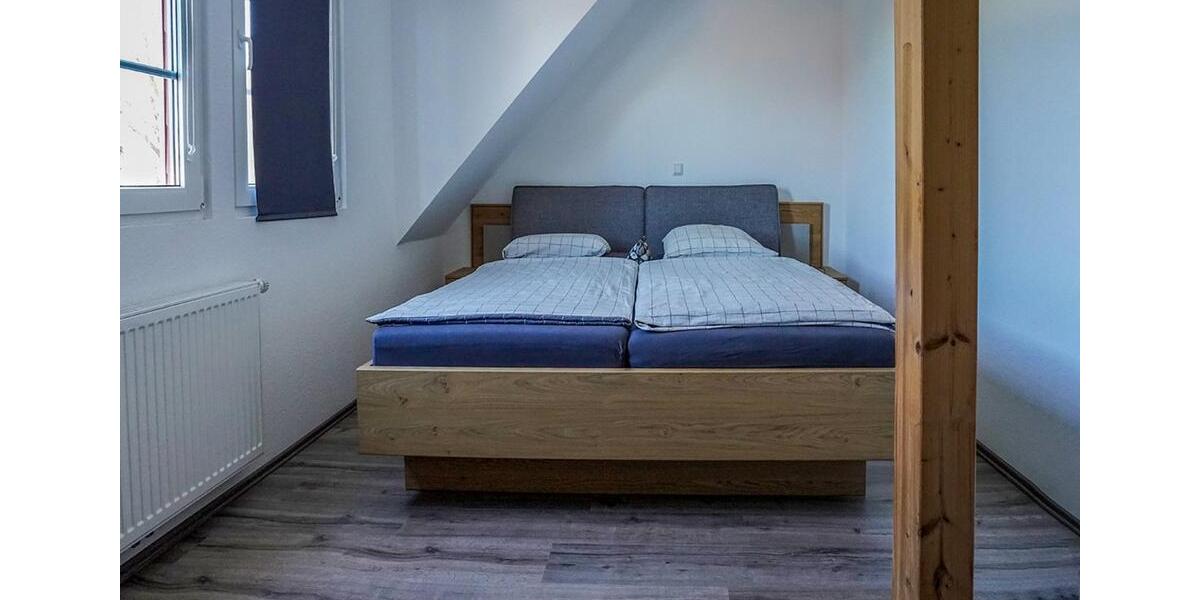 Dachgeschoßwohnung Upgant-Schott Schott - 1 Zimmer, 92 m&sup2;, 790&euro; | Angebot:24832670