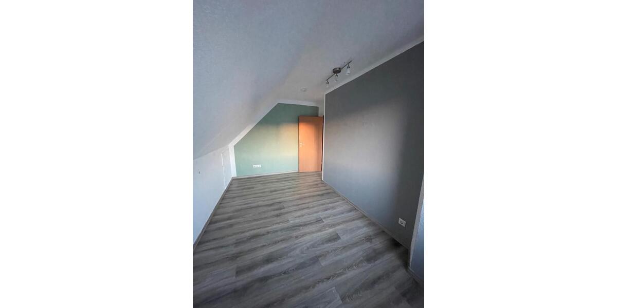 Dachgeschoßwohnung Haiger - 2 Zimmer, 100 m&sup2;, 1.250&euro; | Angebot:25233669