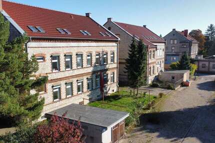 Wohnung zum Mieten in Staßfurt 755,14 € 111.05 m²