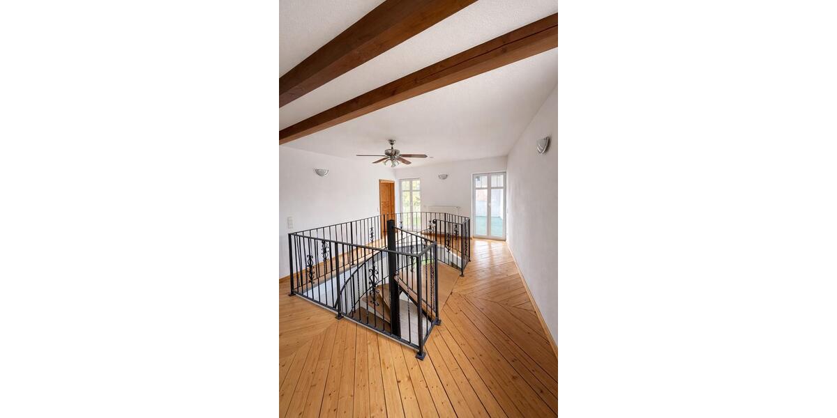 Etagenwohnung Einbeck - 4 Zimmer, 150 m&sup2;, 1.050&euro; | Angebot:26021990