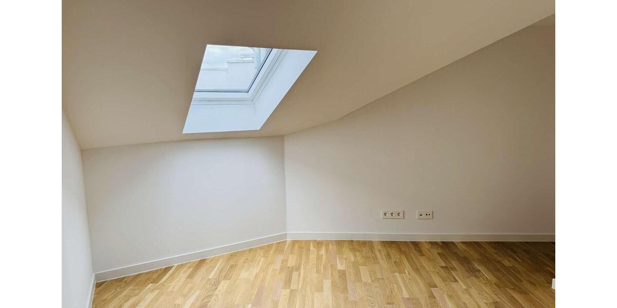 Dachgeschoßwohnung Zwickau - 3 Zimmer, 127 m&sup2;, 1.019&euro; | Angebot:25988403