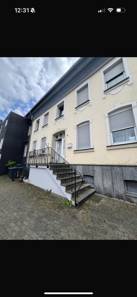 Möbliertes Zimmer mit zwei privaten Nebenräumen in WG (Brilon)