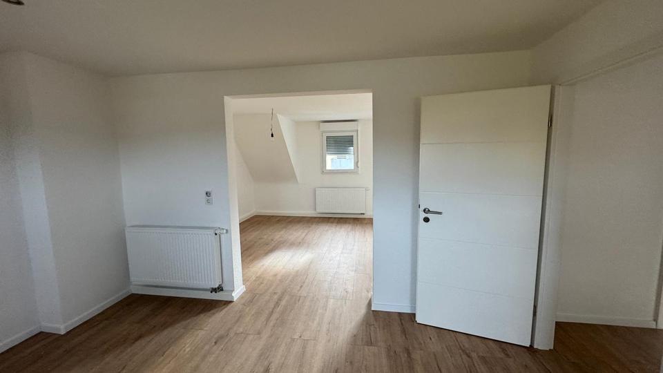 Dachgeschoßwohnung Saarbrücken - 4 Zimmer, 79 m&sup2;, 930&euro; | Angebot:24477797