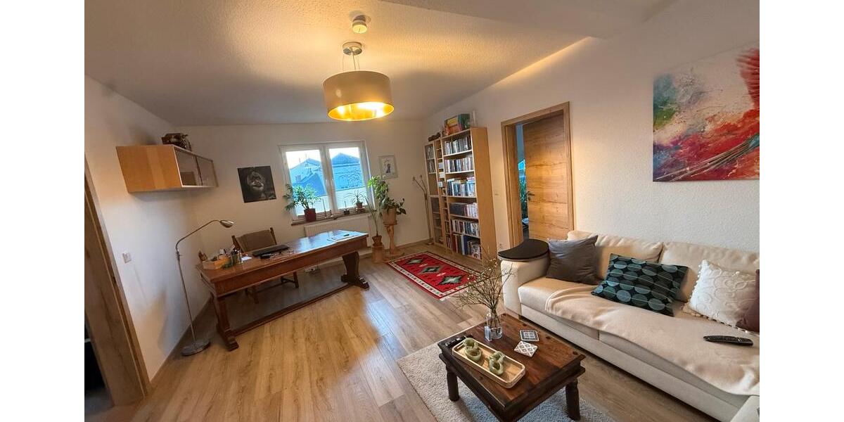 Dachgeschoßwohnung Apolda - 3 Zimmer, 85 m&sup2;, 930&euro; | Angebot:25352752