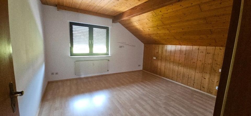 Dachgeschoßwohnung Bürgstadt - 3 Zimmer, 81 m&sup2;, 650&euro; | Angebot:26387131