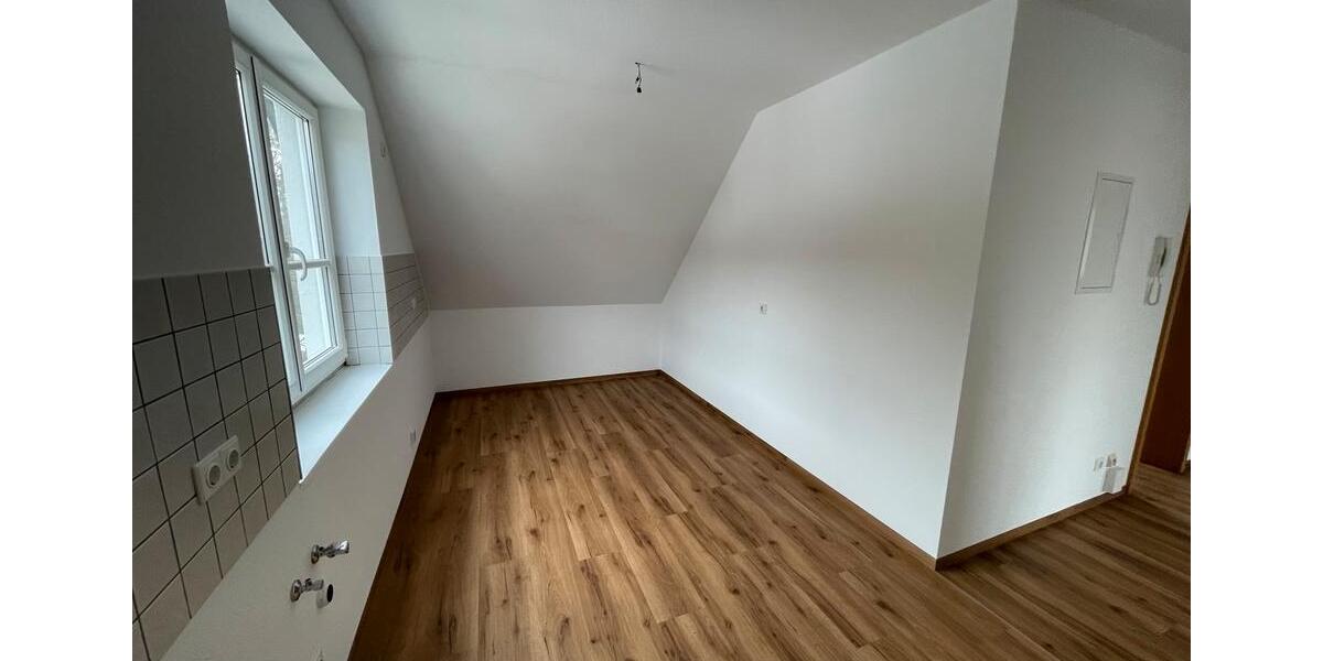 Dachgeschoßwohnung Suhl Aue 1 - 2.5 Zimmer, 75 m&sup2;, 593&euro; | Angebot:26004792