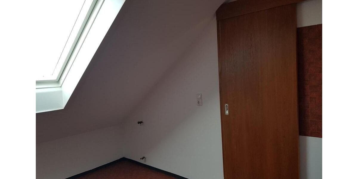 Dachgeschoßwohnung Herzogenaurach - 4 Zimmer, 98 m&sup2;, 885&euro; | Angebot:25310523