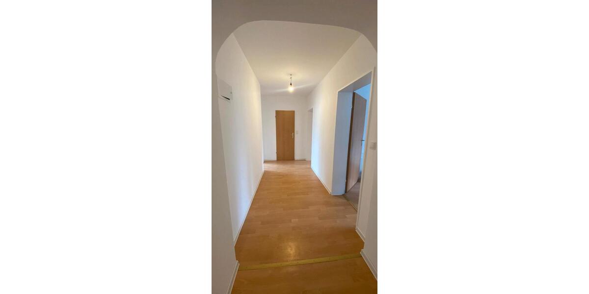 Etagenwohnung Lampertheim - 5 Zimmer, 130 m&sup2;, 1.225&euro; | Angebot:26262292
