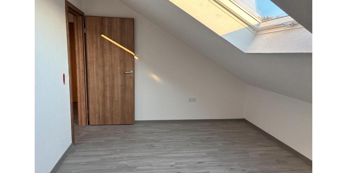 Dachgeschoßwohnung Aalen Attenhofen - 3 Zimmer, 75 m&sup2;, 850&euro; | Angebot:25844622