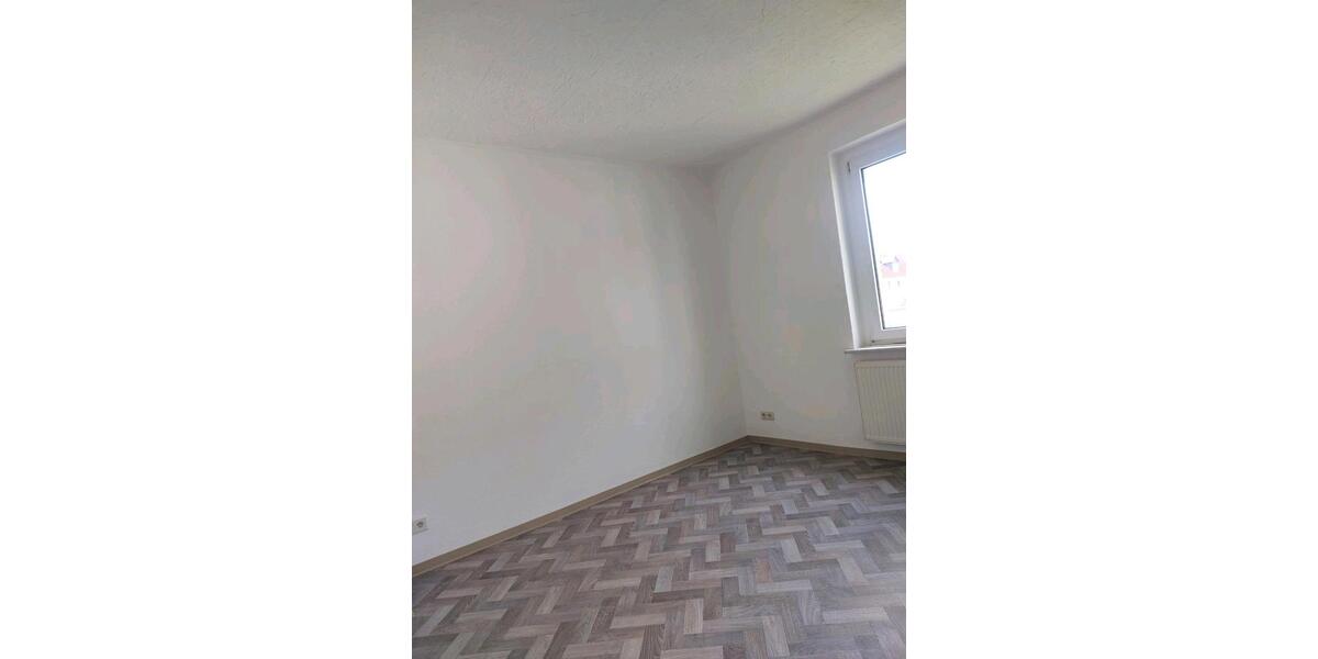 Etagenwohnung Böhlen - 4 Zimmer, 65 m&sup2;, 490&euro; | Angebot:26536093