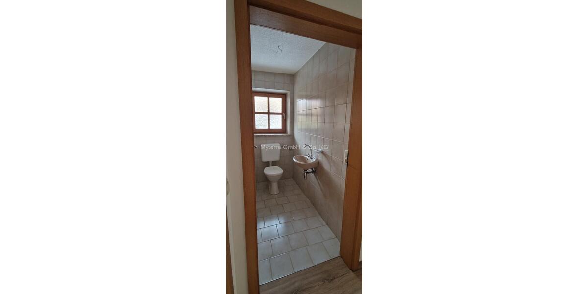 Dachgeschoßwohnung Schöllnach - 3 Zimmer, 70 m&sup2;, 590&euro; | Angebot:24863632