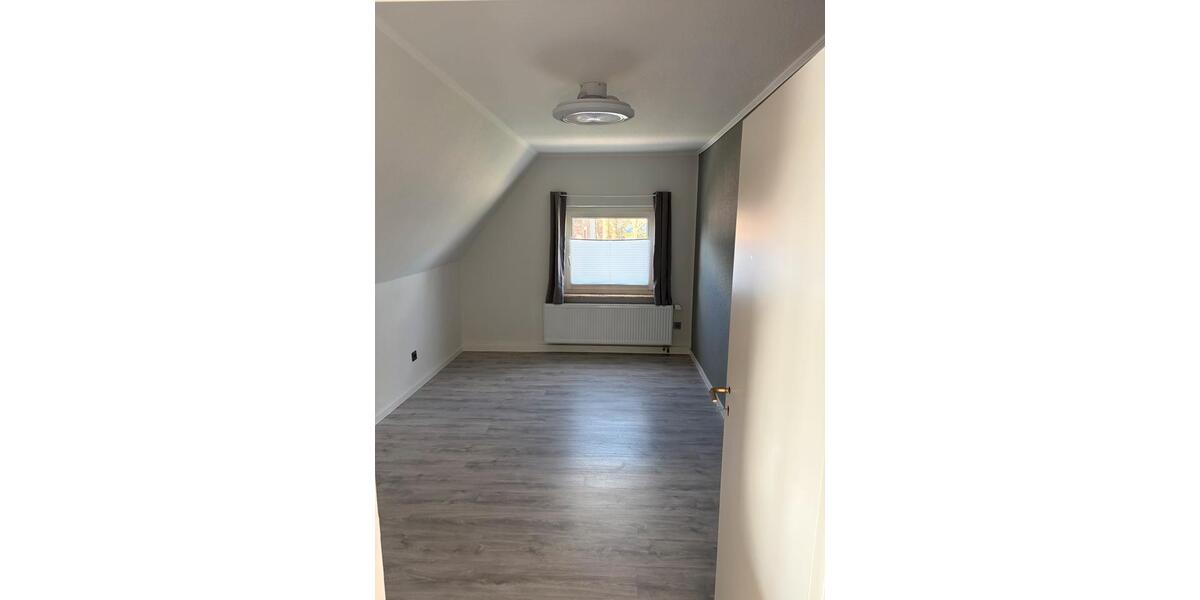 Dachgeschoßwohnung Rastede - 3 Zimmer, 80 m&sup2;, 700&euro; | Angebot:26660399