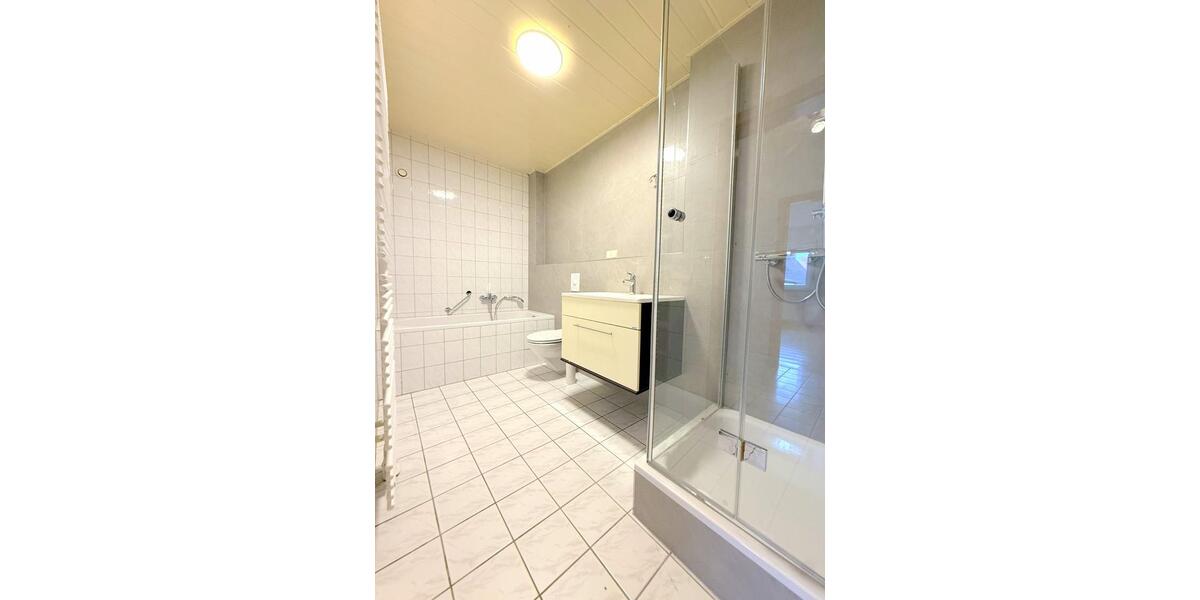 Helle 85m² Whg.frisch renoviert inkl. Vollbad,Gäste WC & Rolläden 3 zimmer