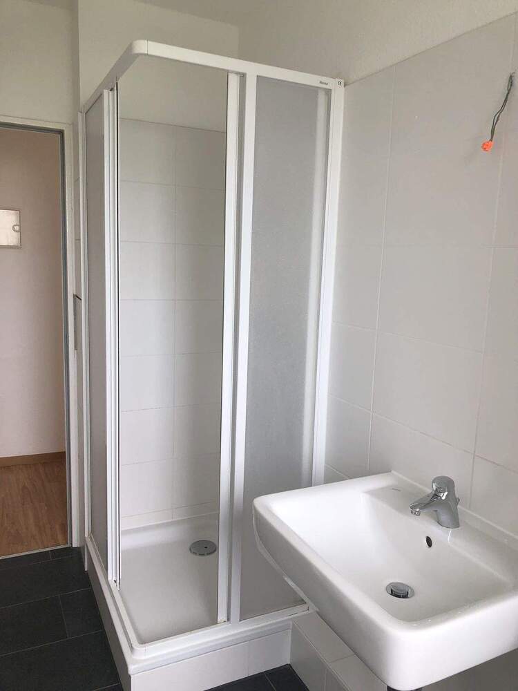 ** MODERNISIERTE 3 Zimmer Wohnung MIT GROßEM ESSPLATZ, BALKON UND NEUEM DUSCHBAD**