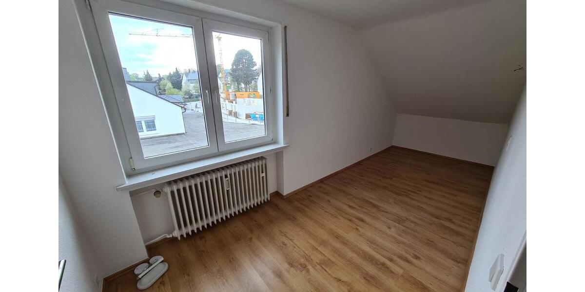 Renovierte Wohnung mit Balkon 5 zimmer