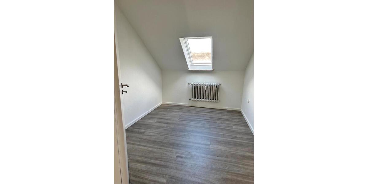 Dachgeschoßwohnung Horn-Bad Meinberg Bad Meinberg - 4 Zimmer, 80 m&sup2;, 750&euro; | Angebot:25647873