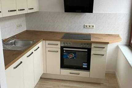 Helle 2-Zimmer mit EBK, neuem Laminat und Dusche in zentraler Lage! 2 zimmer