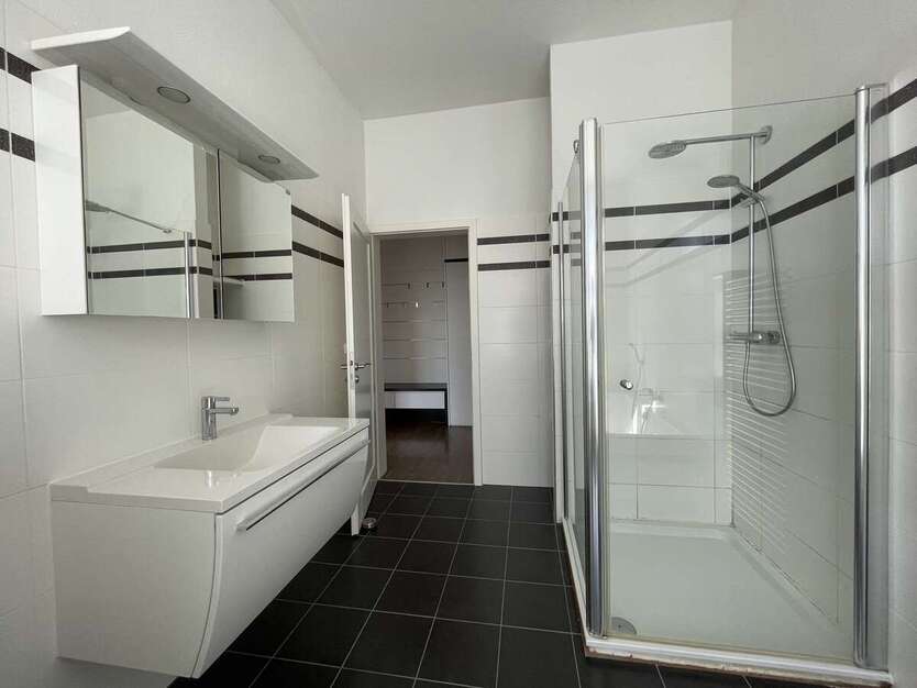 Wohntraum! Große 3 Zimmerwohnung mit riesiger Dachterrasse, Kamin + Einbauküche! 3 zimmer